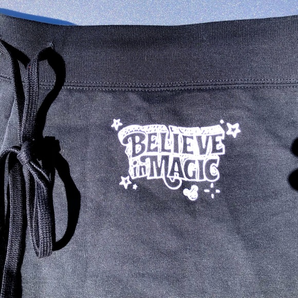 Disneyland Shorts Size Extra Large Black And White - Picture 4 of 15